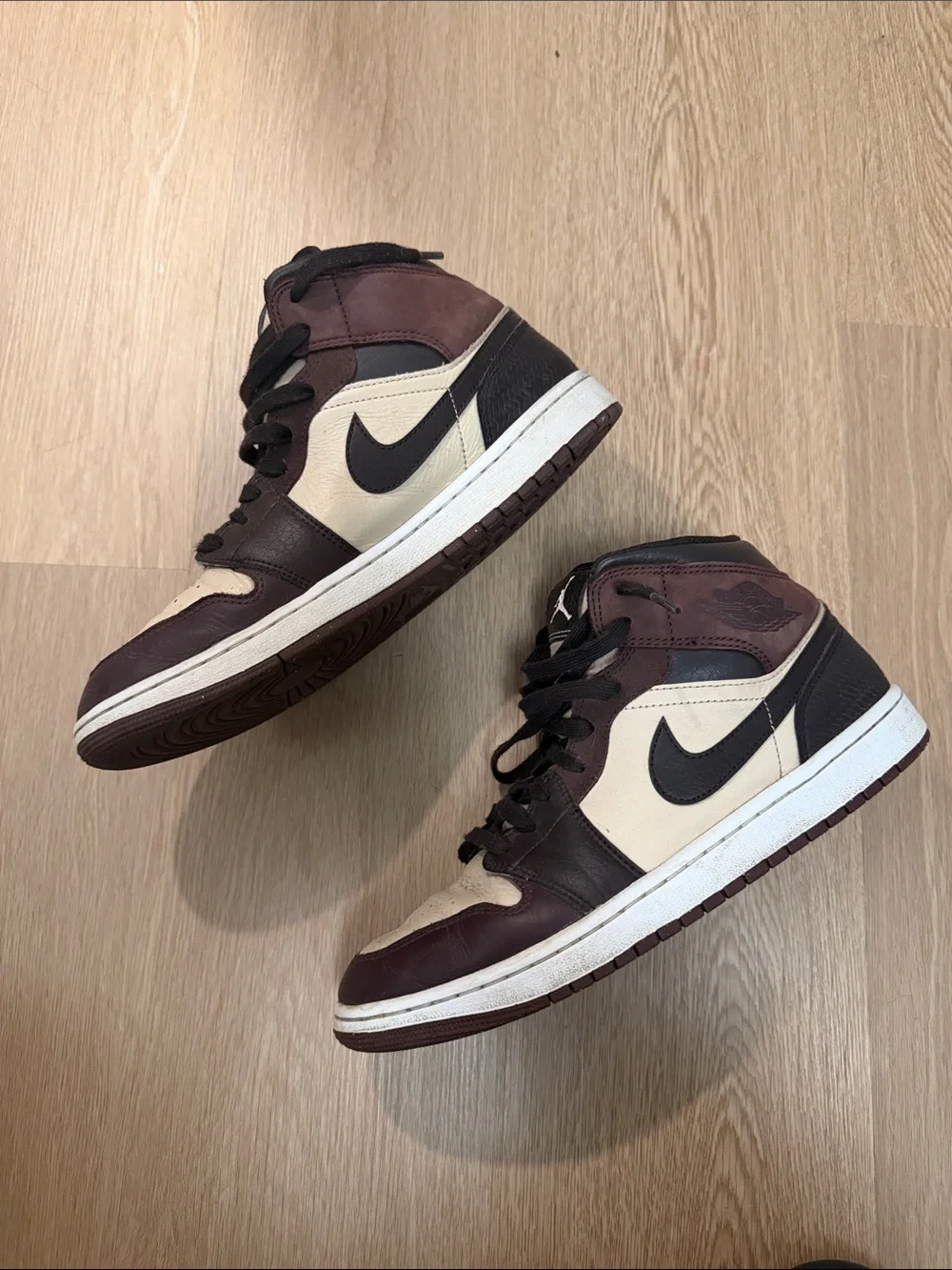 Air Jordan 1 Mid SE ‘Paris YMCA’
